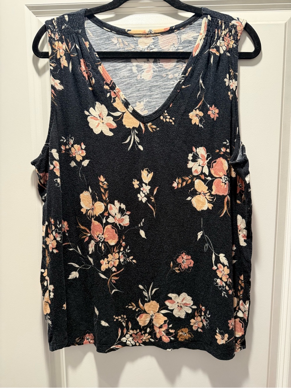 Floral V-Neck Sleeveless Top - Black with Peach & Cream Flowers Sz 1x
